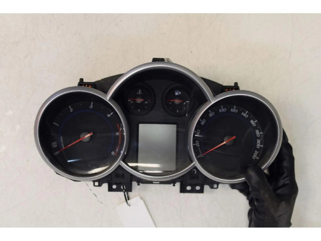 Přístrojová deska Chevrolet Cruze 2009