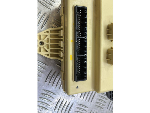 Блок предохранителей 954002P656   KIA Sorento    