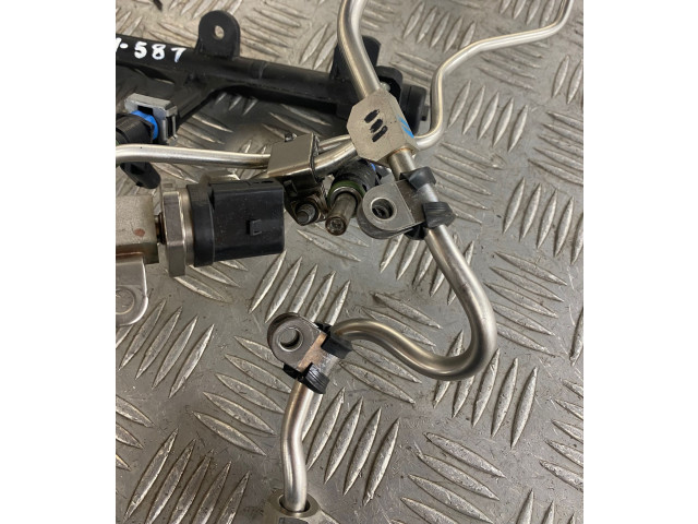 Vstřikovací lišta 06E133682C   Audi A8 S8 D4 4H    CREC 