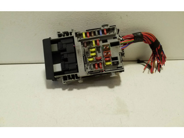 Pojistková skříňka 13222786 Opel Zafira C 2012