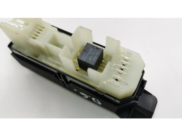 Включатель электрических окон