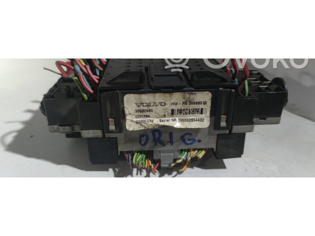 Zámek zadních dveří 08688513, 30682664 Volvo V70 2005