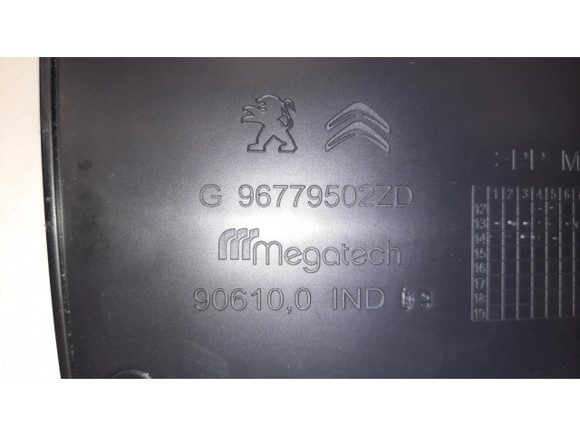 Другая деталь салона