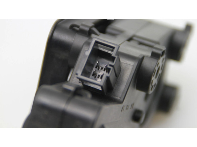 Замок багажника 3T0827300B Skoda Superb B6 (3T) 2008 - 2015 года