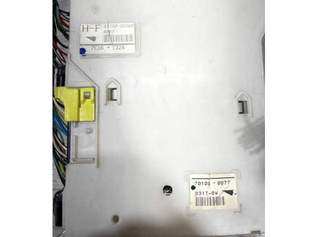 Pojistková skříňka 8273030282, 701080077 Lexus GS 300 350 430 450H 2007