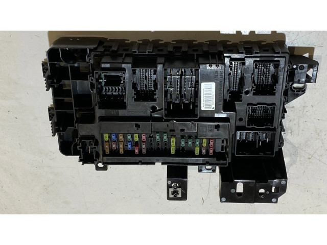 Pojistková skříňka GR3T15604HFA Ford Mustang VI 2017