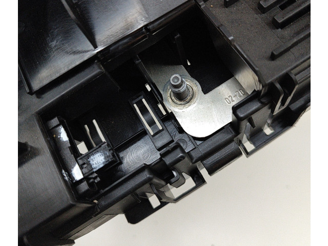 Pojistková skříňka 7P0937548F Volkswagen Touareg II 2016