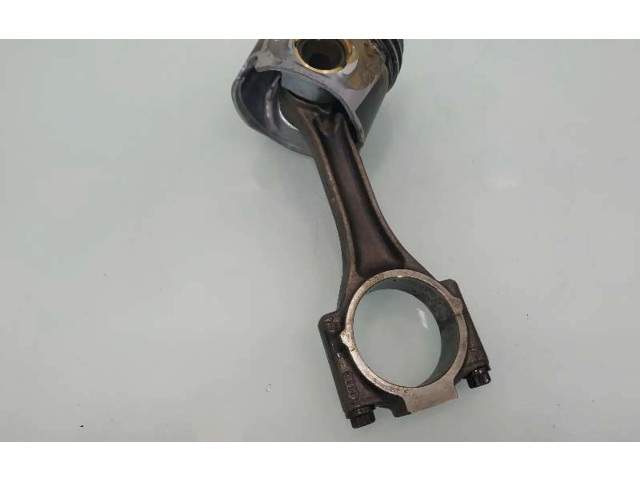  Поршень с шатуном    Skoda Octavia Mk2 (1Z)  