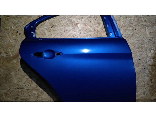 Задняя дверь