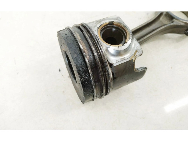 Поршень с шатуном 038j Volkswagen PASSAT B6