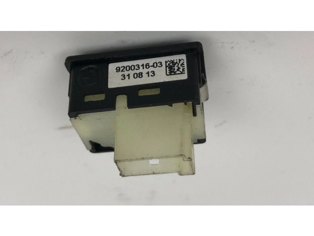 Выключатель открытия задней двери