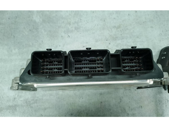 Блок управления двигателем Блок управления 31211076   Volvo V50