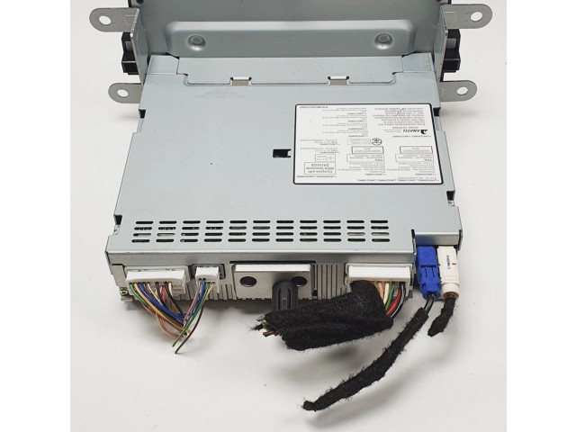 Радио/ проигрыватель CD/DVD / навигация