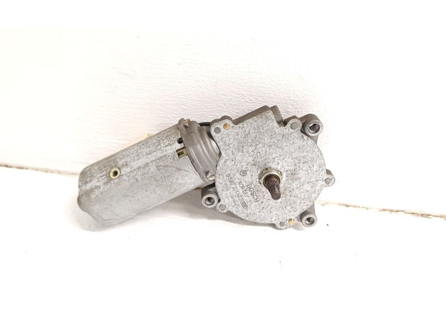 Моторчик заднего дворника 1358011    Volvo 940