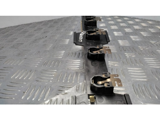 Держатель крышки лампы заднего фонаря