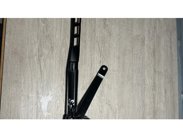 Ножка стеклоочистителей лобового стекла