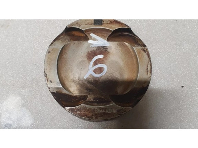 Píst 8637807 BMW 5 G30 G31 pro benzínový motor 3.0