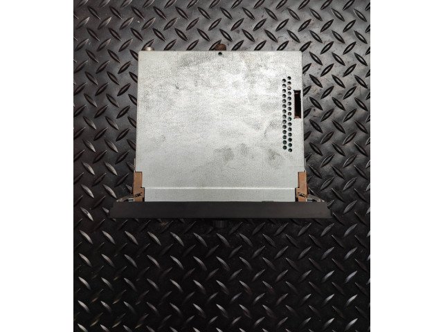 Радио/ проигрыватель CD/DVD / навигация