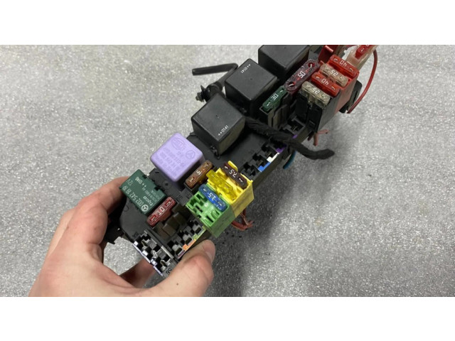 Pojistková skříňka A0315451632 Mercede-Benz S W220 2004