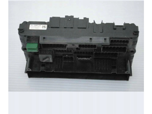 Блок предохранителей 9210863 BMW X3 F25