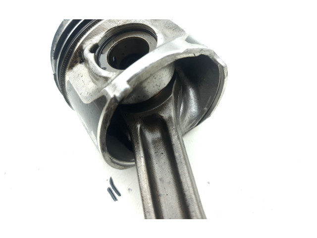 Поршень с шатуном 204DT Land Rover Discovery Sport