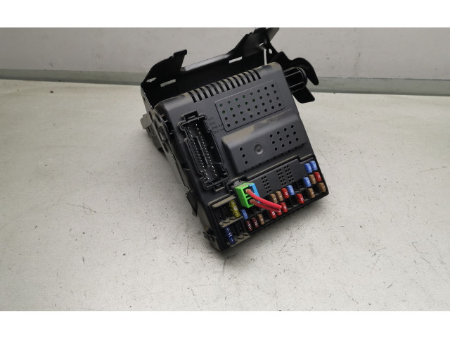 Блок предохранителей 30682981, 12216069   Volvo S80    