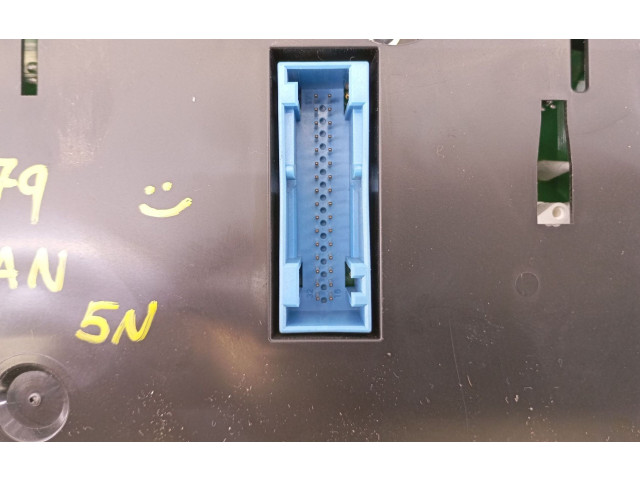 Přístrojová deska  Volkswagen Tiguan  5N0920882C, E2-A1-19-7  