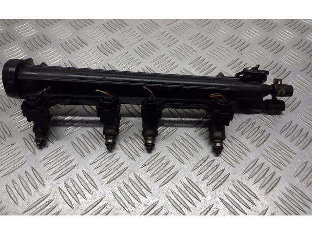 Топливная рампа 06A133317A   Skoda Octavia Mk1 (1U)  