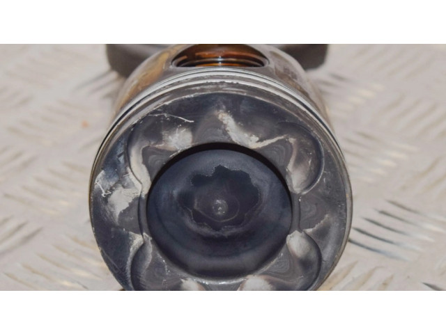 Píst A6420304120 Mercedes-Benz ML W166 pro naftový motor 3.0 OM 642.826