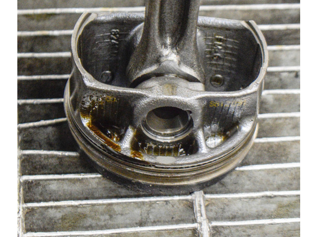 Поршень 31401957, 30750664 Volvo XC40 для бензинового двигателя 2.0