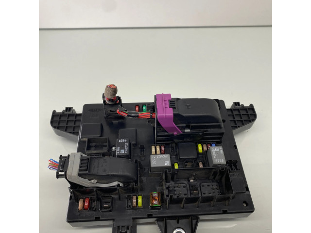 Pojistková skříňka 13302301, 365927271 Opel Astra 2012