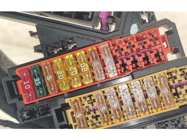 Pojistková skříňka 8K0941824 Audi Q7 4L 2008