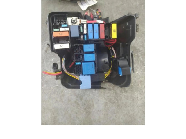 Блок предохранителей 681037125R Dacia Sandero