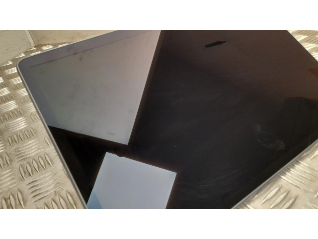 Дисплей 151677900C Tesla Model Y