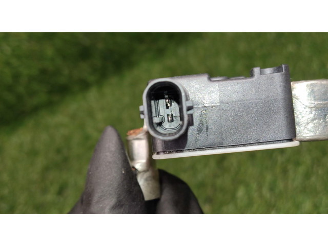 Минусовый провод (аккумулятора)