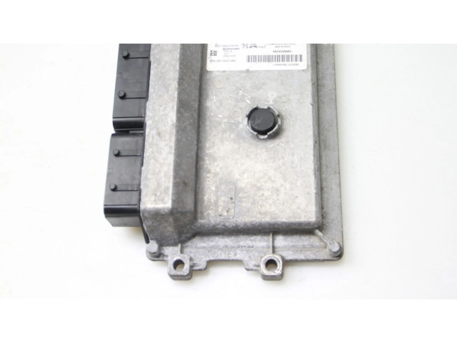 Блок управления двигателя 9815037580   Peugeot 2008 I