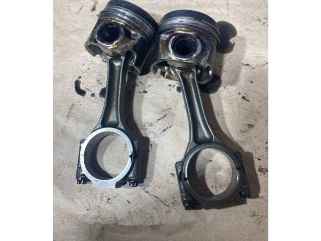 Píst V400, 038J   Volkswagen Transporter - Caravelle T5    AXD 