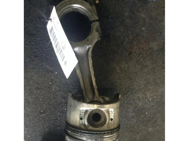 Поршень с шатуном Nissan Patrol 260