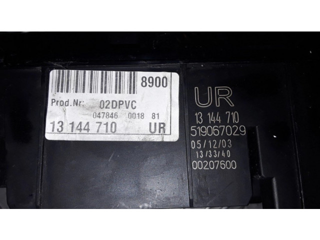 Блок предохранителей 13144710, 519067029 Opel Vectra C