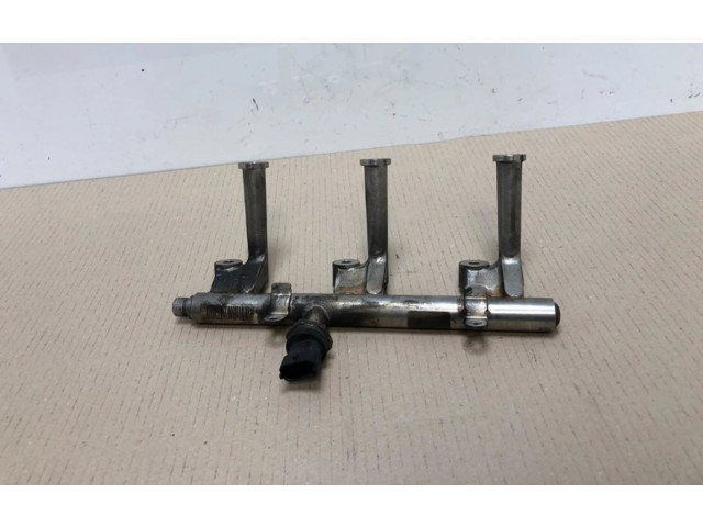 Vstřikovací lišta 31405315, 31405315   Lynk & co 01    B2APHEV 