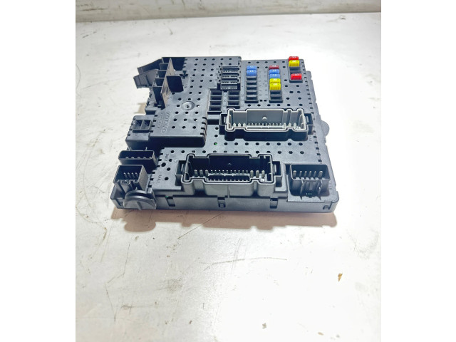 Pojistková skříňka 30728512, 28017881 Volvo XC90 2007