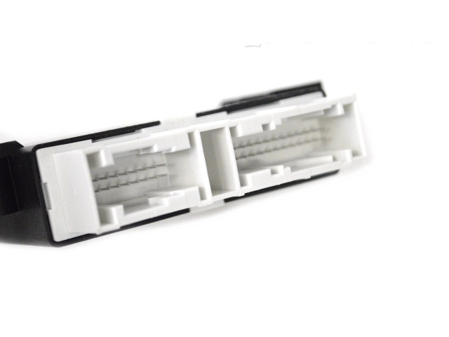 Turbodmychadlo Блок управления дверью 105589100D   Tesla Model X   