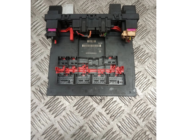 Блок предохранителей 3C0937049E Skoda Octavia Mk2 (1Z)