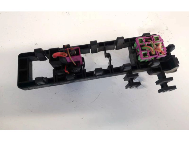 Блок предохранителей  1k1937503   Skoda Octavia Mk2 (1Z)    