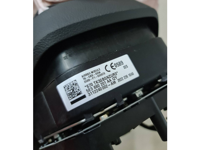Подушка безопасности водителя 5E3880201AA, 20222261049   Skoda Octavia Mk4