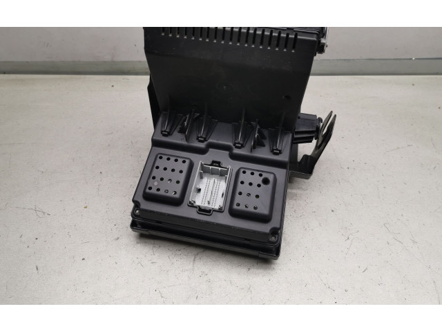 Блок предохранителей 30682981, 12216069   Volvo S80    