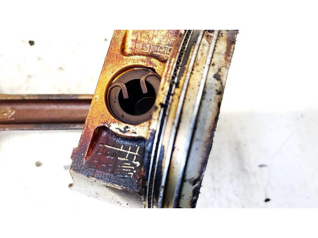 Píst Subaru B9 Tribeca pro benzínový motor 3.0