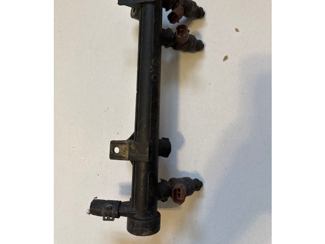 Топливная рампа 047133321J Skoda Fabia Mk1 (6Y)