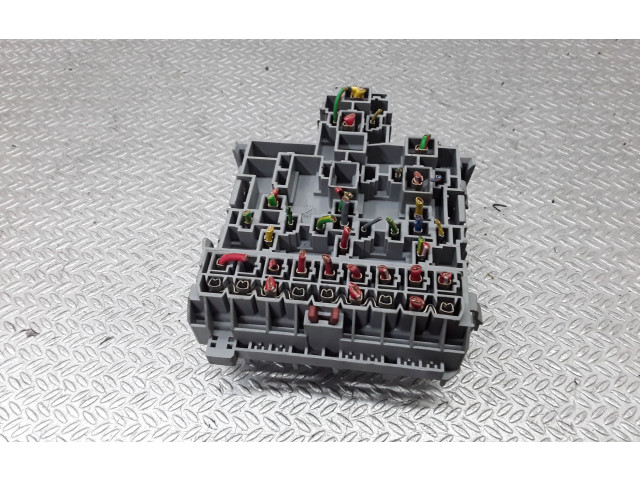 Блок предохранителей 8690698   Volvo XC90    