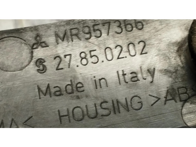 Задний фонарь правый сзади MR957366, 27850202 Mitsubishi Colt 2004-2008 года